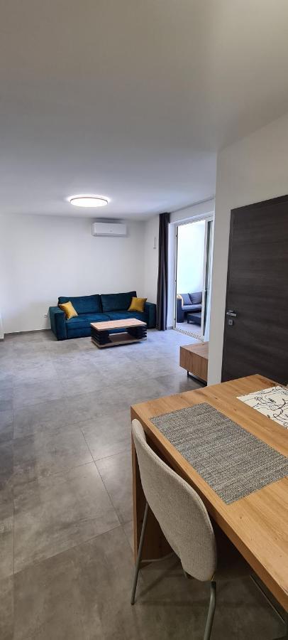 Next Door Maro & Ivan Apartman *